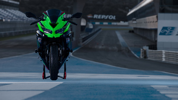 പുതിയ നിറങ്ങളിൽ അണിഞ്ഞൊരുങ്ങി 2021 നിഞ്ച ZX-25R സ്പോർട്‌സ് ബൈക്ക്