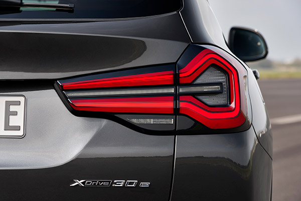 ബ്ലാക്ക് വിഡോ സിനിമയ്ക്കായി മാര്‍വല്‍ സ്റ്റുഡിയോയുമായി കൈകോര്‍ത്ത് ബിഎംഡബ്ല്യു