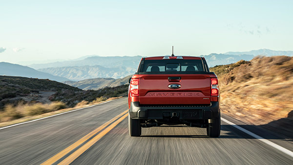 ഹൈബ്രിഡ് പവർട്രെയിനൊപ്പം മാവെറിക് കോംപാക്ട് പിക്കപ്പ് അവതരിപ്പിച്ച് ഫോർഡ്