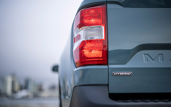 ഹൈബ്രിഡ് പവർട്രെയിനൊപ്പം മാവെറിക് കോംപാക്ട് പിക്കപ്പ് അവതരിപ്പിച്ച് ഫോർഡ്