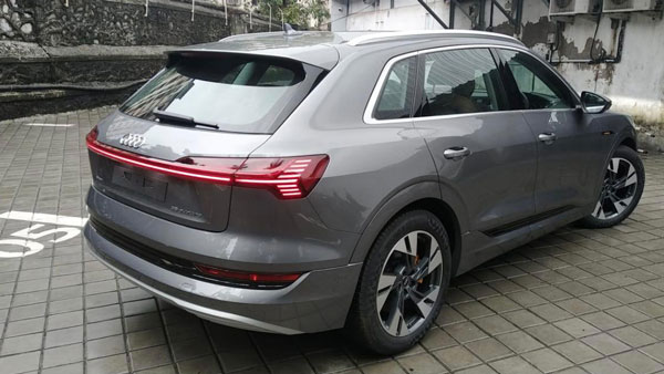 ഔദ്യോഗിക ലോഞ്ചിന് മുമ്പേ ഔഡി ഇ-ട്രോൺ ഡീലർഷിപ്പുകളിൽ എത്തിത്തുടങ്ങി