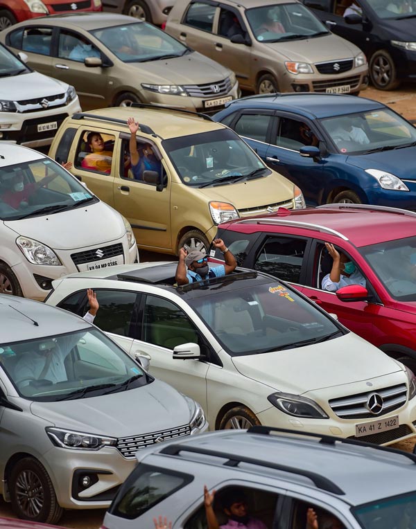 കാറിലിരുന്ന് പുകവലി ഉൾപ്പടെ സാധാരണയായി നാം മുഖവരയ്ക്കെടുക്കാത്ത ചില ട്രാഫിക് നിയമങ്ങൾ