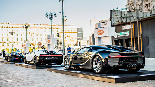 മിലാനോ മോൻസ ഓപ്പൺ എയർ മോട്ടോർ ഷോയിൽ ഷിറോൺ സൂപ്പർ സ്‌പോർട്ട് പരസ്യമായി പ്രദർശിപ്പിച്ച് ബുഗാട്ടി