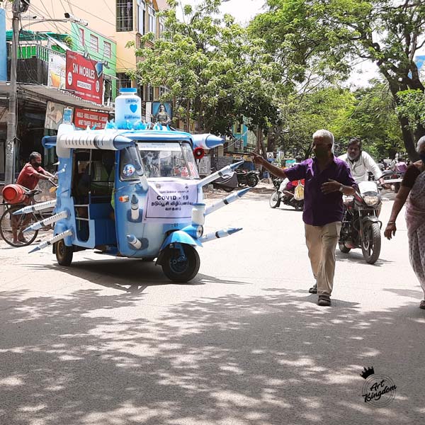 കൊവിഡ് -19 മഹാമാരിക്കെതിരായ പോരാട്ടത്തില്‍ വൈറലായി 'വാക്‌സിന്‍ ഓട്ടോ' 