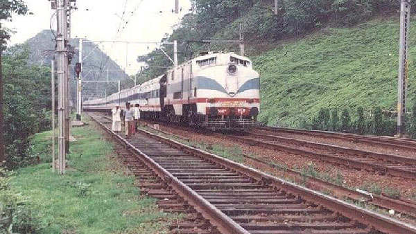 91 വർഷത്തെ പാരമ്പര്യം; മുംബൈ, പൂനെ നഗരങ്ങളെ ബന്ധിപ്പിക്കുന്ന ഡെക്കാൻ‌ ക്വീൻ ട്രെയിന്റെ ചരിത്രം ഇങ്ങനെ