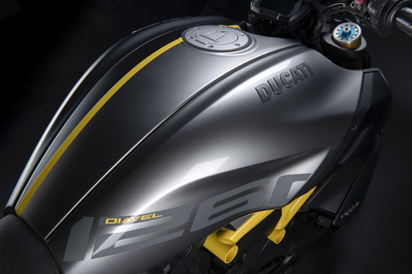 ഡയാവല്‍ 1260 S വേരിയന്റിന് ബ്ലാക്ക് ആന്‍ഡ് സ്റ്റീല്‍ പതിപ്പുമായി ഡ്യുക്കാട്ടി