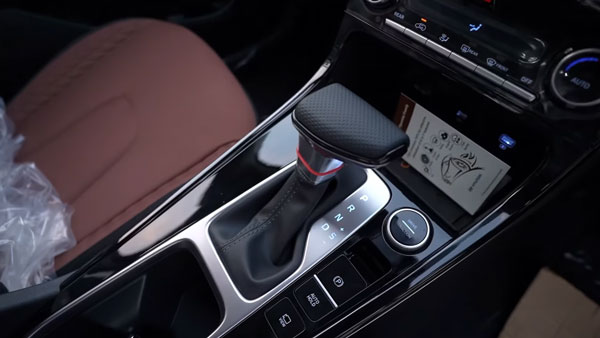 ബേസ് മോഡലിലും ലോഡ് കണക്കിന് സവിശേഷതകളുമായി ഹ്യുണ്ടായി അൽകാസർ; വീഡിയോ