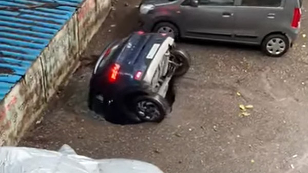 എളുപ്പവഴികൾ ചിലപ്പോൾ തിരിച്ചടിയായേക്കാം; പാർക്കിംഗിൽ സിങ്ക് ഹോളിൽ മുങ്ങിത്താണ് ഹ്യുണ്ടായി വെന്യു