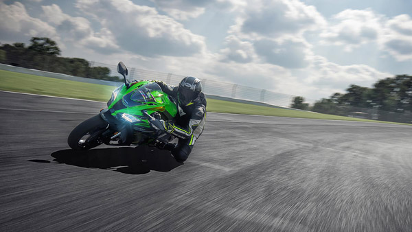 2021 നിഞ്ച ZX-10R സ്പോർട്സ് ബൈക്ക് അവതരിപ്പിച്ച് കവസാക്കി