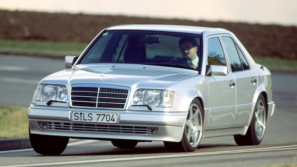 ദശകങ്ങൾ പിന്നിട്ടിട്ടും വിപണിയിൽ അടിപതറാത്ത ഐതിഹാസിക നെയിംപ്ലേറ്റുകൾ