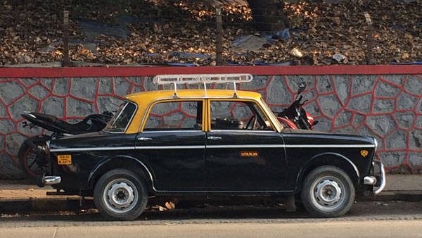 കേരളത്തിൽ അംബാസഡർ വിൽപനയ്ക്ക് പ്രീമിയർ നൽകിയ വൻ പ്രഹരം; പദ്മിനി എയർലിഫ്റ്റ് ചരിത്രം