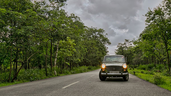 കേരളത്തിൽ അംബാസഡർ വിൽപനയ്ക്ക് പ്രീമിയർ നൽകിയ വൻ പ്രഹരം; പദ്മിനി എയർലിഫ്റ്റ് ചരിത്രം
