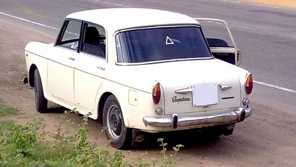 കേരളത്തിൽ അംബാസഡർ വിൽപനയ്ക്ക് പ്രീമിയർ നൽകിയ വൻ പ്രഹരം; പദ്മിനി എയർലിഫ്റ്റ് ചരിത്രം