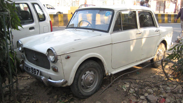 കേരളത്തിൽ അംബാസഡർ വിൽപനയ്ക്ക് പ്രീമിയർ നൽകിയ വൻ പ്രഹരം; പദ്മിനി എയർലിഫ്റ്റ് ചരിത്രം