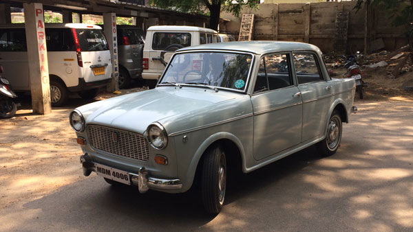 കേരളത്തിൽ അംബാസഡർ വിൽപനയ്ക്ക് പ്രീമിയർ നൽകിയ വൻ പ്രഹരം; പദ്മിനി എയർലിഫ്റ്റ് ചരിത്രം