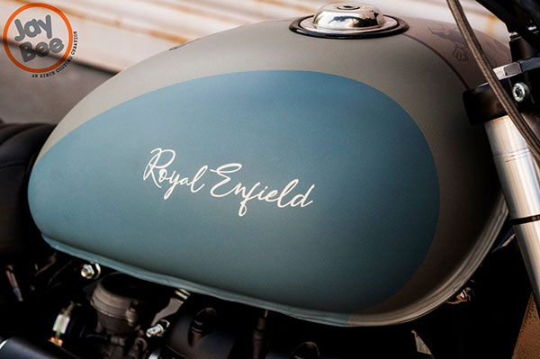 അമ്പോ അടിപൊളി! ജോണി ബ്രാവോ സ്റ്റൈലിൽ മോഡ്ഫൈ ചെയ്‌ത തണ്ടർബേർഡ് 350 'ജെയ് ബീ'