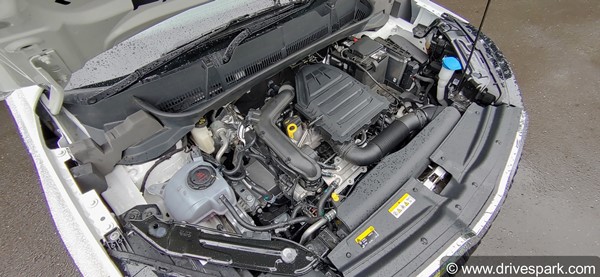 കാത്തിരിപ്പുകൾക്കൊടുവിൽ കുഷാഖ് മിഡ്സൈസ് എസ്‌യുവി പുറത്തിറക്കി സ്കോഡ; വില 10.49 ലക്ഷം രൂപ