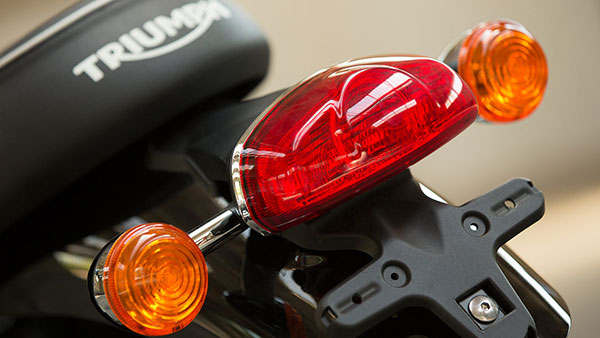 ബോണവില്ലെ T100ബ്ലാക്ക് പതിപ്പ് ഇപ്പോള്‍ സ്വന്തമാക്കാം; പ്രഖ്യാപിച്ചിരിക്കുന്നത് വന്‍ ഓഫര്‍