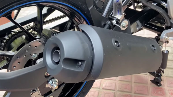 ഷോറൂമുകളിൽ എത്തിത്തുടങ്ങി, വിപണിപിടിക്കാൻ പുതിയ യമഹ FZ-X