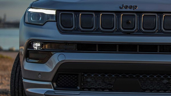 പരിഷ്കരിച്ച ക്യാബിനൊപ്പം 2022 കോമ്പസ് പുറത്തിറക്കി ജീപ്പ്