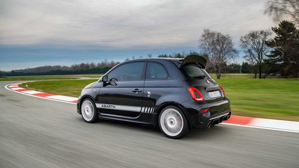 അബാർത്തിന്റെ പുതുരൂപം; 695 എസ്സെസ്സിയുടെ പുതിയ സ്പെഷ്യൽ എഡിഷൻ മോഡലുമായി ഫിയറ്റ്