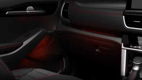 കാലത്തിനൊപ്പം പടിയിറങ്ങി വന്ന ആഢംബരങ്ങൾ; ഇന്ന് മിഡ് റേഞ്ച് കാറുകളിലും ലഭ്യമായ ലക്ഷ്വറി ഫീച്ചറുകൾ