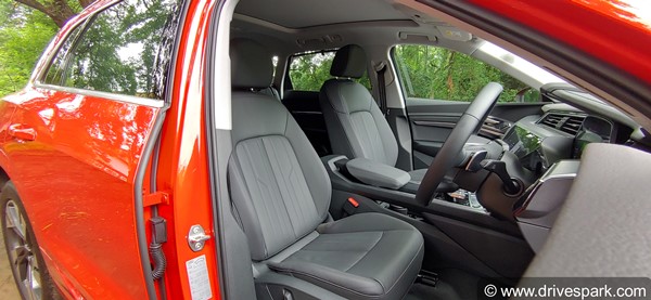 ഇന്ത്യൻ ഇലക്ട്രിക് കാർ വിപണിയിലേക്ക് ഇ-ട്രോണുമായി ചുവടുവെക്കാനൊരുങ്ങി ഔഡി; 55 ക്വാട്രോ ഫസ്റ്റ് ഡ്രൈവ് വിശേഷങ്ങൾ