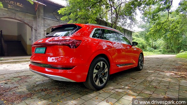 ഇന്ത്യൻ ഇലക്ട്രിക് കാർ വിപണിയിലേക്ക് ഇ-ട്രോണുമായി ചുവടുവെക്കാനൊരുങ്ങി ഔഡി; 55 ക്വാട്രോ ഫസ്റ്റ് ഡ്രൈവ് വിശേഷങ്ങൾ