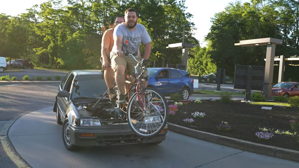 ഹോണ്ട സിവിക്കില്‍ നടത്തിയത് വിചിത്ര പരീക്ഷണം; വീഡിയോ വൈറല്‍