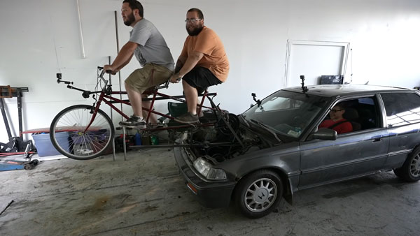 ഹോണ്ട സിവിക്കില്‍ നടത്തിയത് വിചിത്ര പരീക്ഷണം; വീഡിയോ വൈറല്‍