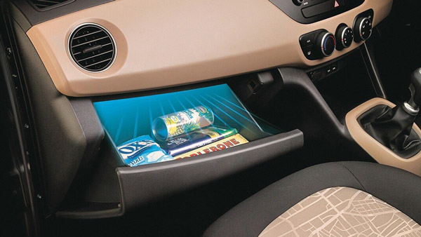 കാലത്തിനൊപ്പം പടിയിറങ്ങി വന്ന ആഢംബരങ്ങൾ; ഇന്ന് മിഡ് റേഞ്ച് കാറുകളിലും ലഭ്യമായ ലക്ഷ്വറി ഫീച്ചറുകൾ