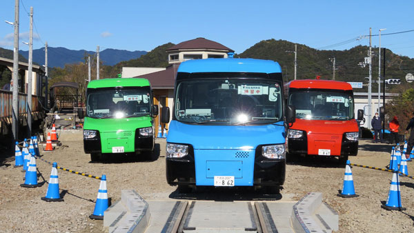 റോഡിലും ട്രെയിൻ ട്രാക്കിലും ഓടും; കേട്ടിട്ടുണ്ടോ അത്തരം ഒരു വാഹനത്തെ കുറിച്ച്?