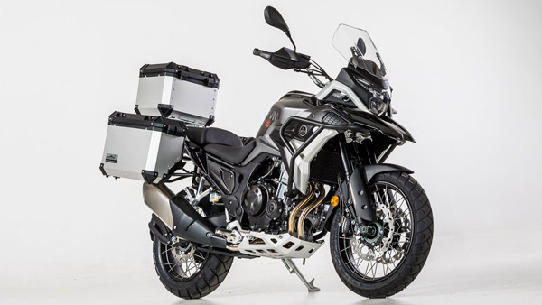 RVM 500 അഡ്വഞ്ചർ ടൂറർ മോഡലുമായി ചെക്ക് റിപ്പബ്ലിക്കൻ ജാവ