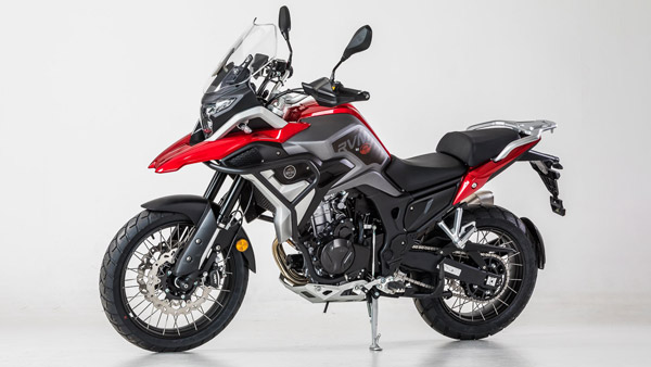 RVM 500 അഡ്വഞ്ചർ ടൂറർ മോഡലുമായി ചെക്ക് റിപ്പബ്ലിക്കൻ ജാവ