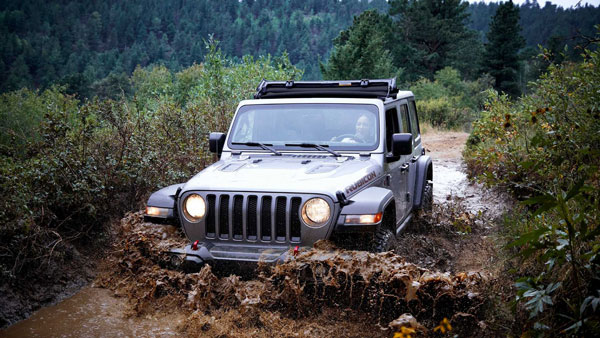റാങ്ലർ എസ്‌യുവിക്കായി പുതിയ ഫ്ലിപ്പ്-ടോപ്പ് റൂഫ് ഓപ്ഷൻ അവതരിപ്പിച്ച് ജീപ്പ്