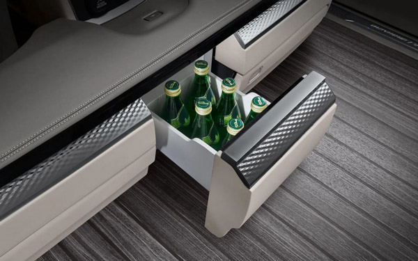 അത്യാഢംബരം; കാർണിവലിന്റെ ഹൈ ലിമോസിൻ 4 സീറ്റർ മോഡലുമായി കിയ