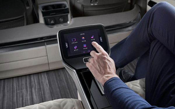 അത്യാഢംബരം; കാർണിവലിന്റെ ഹൈ ലിമോസിൻ 4 സീറ്റർ മോഡലുമായി കിയ