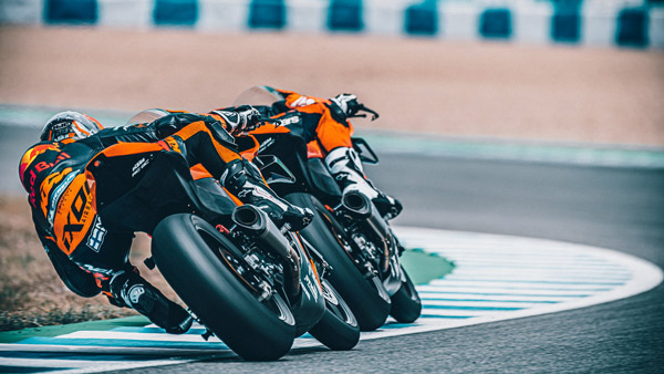 ലോകത്തിൽ വെറും 100 യൂണിറ്റുകൾ മാത്രം; ലിമിറ്റഡ് എഡിഷൻ RC 8C സ്പോർട്സ് ബൈക്കുമായി കെടിഎം