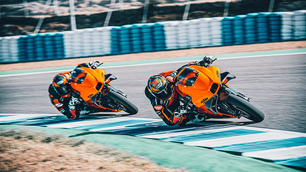 ആളുകൾ ഇരച്ചെത്തി; കെടിഎം RC 8C സ്പോർട്‌സ് ബൈക്ക് വിറ്റഴിഞ്ഞത് മിനിറ്റുകൾക്കുള്ളിൽ