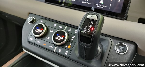 ഏറ്റവും പ്രാപ്തിയുള്ള ലക്ഷ്വറി ഓഫ്-റോഡർ; ലാൻഡ് റോവർ ഡിഫെൻഡറിന്റെ റിവ്യൂ വിശേഷങ്ങൾ