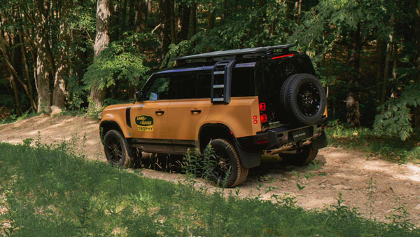 അതിസുന്ദരനായൊരു ഓഫ്-റോഡ് മോഡൽ; ഡിഫെൻഡർ ട്രോഫി എഡിഷനെ അവതരിപ്പിച്ച് ലാൻഡ് റോവർ