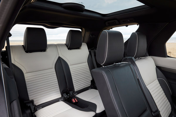 നവീകരണങ്ങളോടെ ഡിസ്‌കവറി ഫെയ്‌സ്‌ലിഫ്റ്റിനെ അവതരിപ്പിച്ച് ലാന്‍ഡ് റോവര്‍; വില 88.06 ലക്ഷം രൂപ