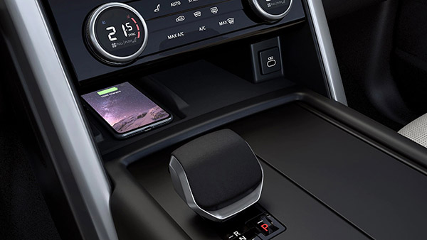 നവീകരണങ്ങളോടെ ഡിസ്‌കവറി ഫെയ്‌സ്‌ലിഫ്റ്റിനെ അവതരിപ്പിച്ച് ലാന്‍ഡ് റോവര്‍; വില 88.06 ലക്ഷം രൂപ