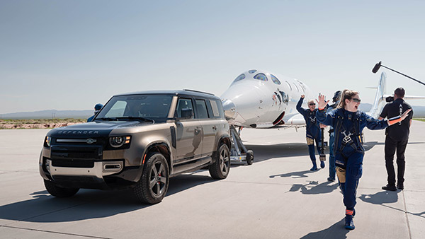 ആദ്യത്തെ പൂർണ ബഹിരാകാശ ദൗത്യത്തിന്റെ ഭാഗമായി ലാൻഡ് റോവറും