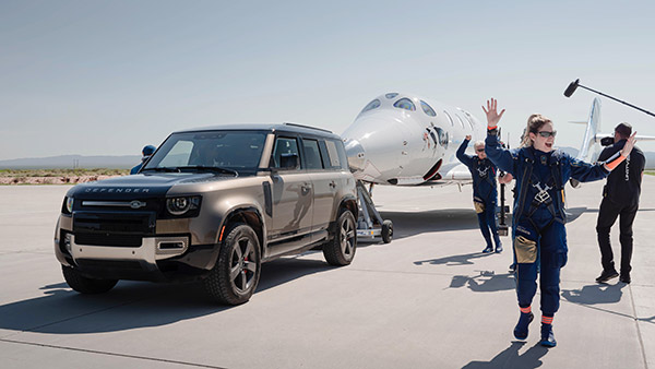 ആദ്യത്തെ പൂർണ ബഹിരാകാശ ദൗത്യത്തിന്റെ ഭാഗമായി ലാൻഡ് റോവറും