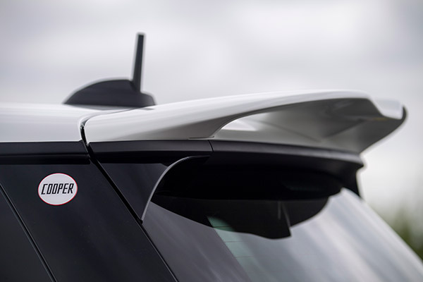 കൂപ്പർ ശ്രേണിയുടെ 60 വർഷം ആഘോഷിക്കാൻ പുത്തൻ ആനിവേർസറി എഡിഷൻ അവതരിപ്പിച്ച് മിനി