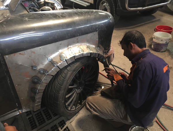 കണ്ണഞ്ചിപ്പിക്കും 200 bhp കരുത്തുമായി പരിഷ്കരിച്ച സൂപ്പർ അംബാസഡർ