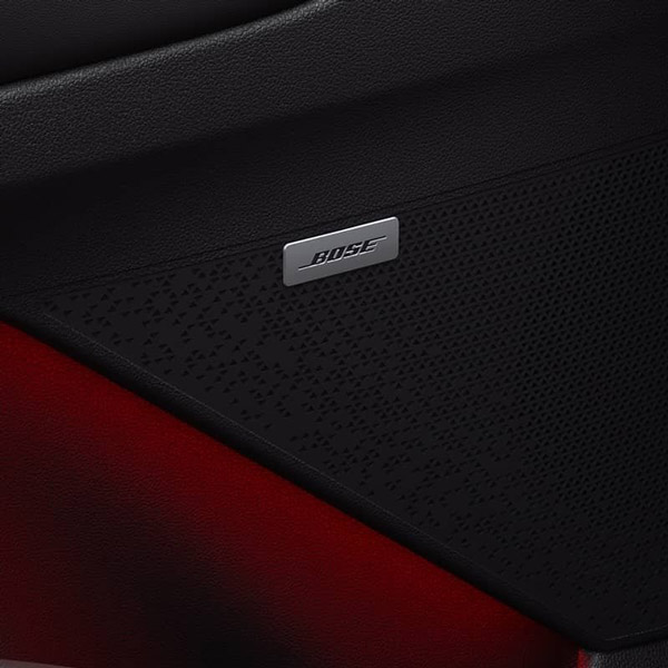 കാലത്തിനൊപ്പം പടിയിറങ്ങി വന്ന ആഢംബരങ്ങൾ; ഇന്ന് മിഡ് റേഞ്ച് കാറുകളിലും ലഭ്യമായ ലക്ഷ്വറി ഫീച്ചറുകൾ