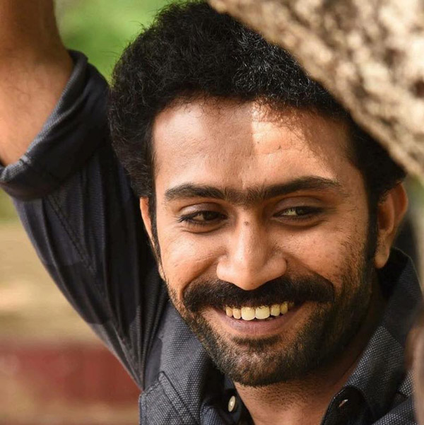 യാത്രകള്‍ക്ക് കൂട്ടായി കിയ കാര്‍ണിവല്‍; സന്തോഷം ആരാധകരുമായി പങ്കുവെച്ച് ഷൈന്‍ ടോം ചാക്കോ