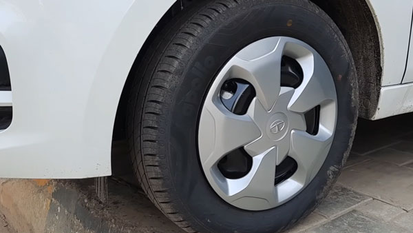 ടിയാഗോ XT(O) വേരിയന്റിന് ആൻഡ്രോയിഡ് ടച്ച്സ്ക്രീൻ ഇൻഫോർടെയിൻമെന്റ് സിസ്റ്റം ഓപ്ഷണലായി വാഗ്ദാനം ചെയ്ത് ടാറ്റ